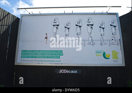 Wales-Kreditgenossenschaften Werbung Plakatwand am Straßenrand bauseits JCDecaux in Newport South Wales UK Stockfoto