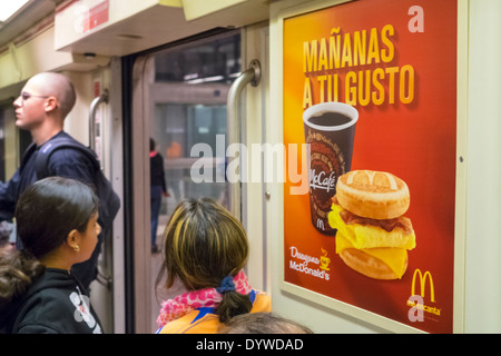 Los Angeles California, LA County Metro Rail, Stadtbahnsystem, Nahverkehr, öffentlicher Nahverkehr, Zug, Inneneinrichtung, Passagierfahrer Fahrt Stockfoto