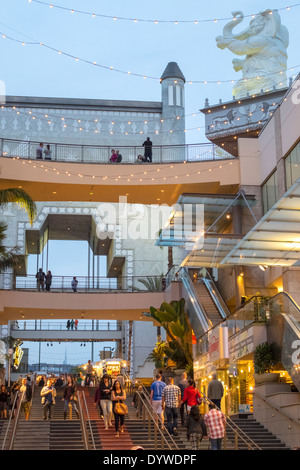 Los Angeles California, LA, Hollywood Boulevard, Filmindustrie, Hollywood & Highland Center, Shopping Shopper Shopper Shopper shoppen Geschäfte Marktmärkte Marktpla Stockfoto