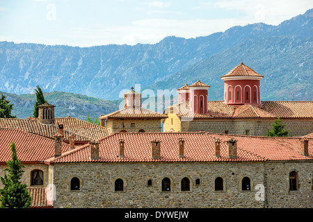 Agios Stephanos Kloster oben auf die Felsen von Meteora in Griechenland Stockfoto