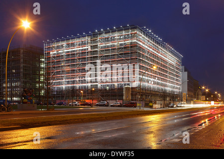 Berlin, Deutschland, beleuchtet Gerüste am neuen Hotel + Büro Campus Berlin Stockfoto