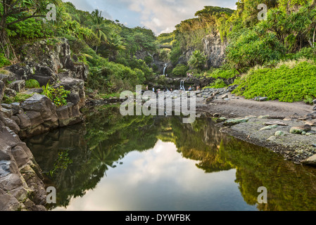 Die schöne Szene der sieben heiligen Pools Maui. Stockfoto