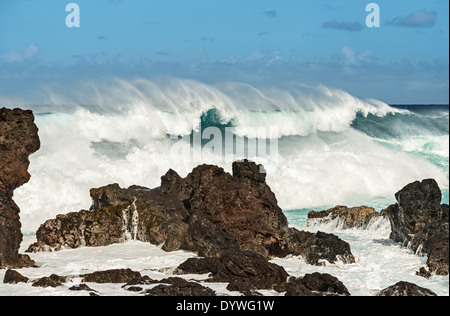 Die großen und spektakulären Wellen am Hookipa Beach in der Nordküste von Maui. Stockfoto