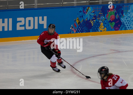 Meghan Agosta (CAN) 2, USA-Kanada Frauen Eishockey bei den Olympischen Winterspielen, Sotschi 2014 Stockfoto