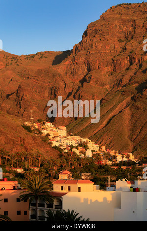 Valle Gran Rey, Spanien, mit Blick auf den Ortsteil La Calera auf der Insel La Gomera am Abend Stockfoto