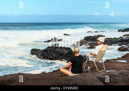 Die großen und spektakulären Wellen am Hookipa Beach in der Nordküste von Maui. Stockfoto