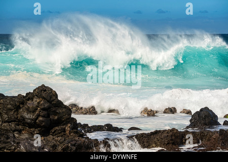 Die großen und spektakulären Wellen am Hookipa Beach in der Nordküste von Maui. Stockfoto