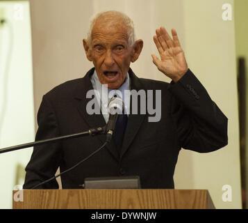 San Clemente, Kalifornien, USA. 10. April 2014. Doc Paskowitz, 93 ...