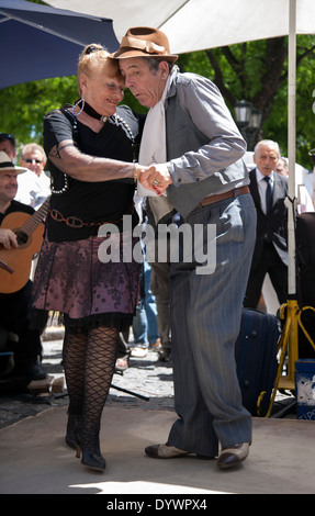 Tango-Tänzer. Dorrego Platz. San Telmo Bezirk. Buenos Aires. Argentinien Stockfoto