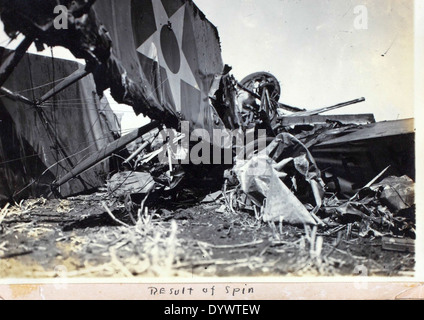 Das AL-58 Jones Album Image 00045 enthält Fred Alvin Jones, einen Piloten der Eastern Airlines. Das Bild zeigt seinen Service und seine Rolle im Betrieb der Fluggesellschaft Mitte des 20. Jahrhunderts. Eastern Airlines war eine bedeutende US-Fluggesellschaft, und Jones Beiträge spiegeln das Wachstum der Fluggesellschaft in der Nachkriegsluftfahrt wider. Stockfoto