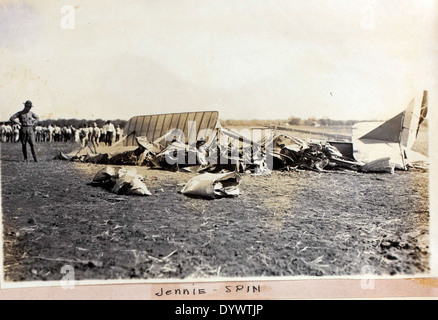 Dieses Foto aus dem AL-58 Album zeigt Fred Alvin Jones, einen Piloten von Eastern Airlines. Das Bild zeigt Jones während seiner Karriere in der kommerziellen Luftfahrt und unterstreicht seine Rolle im frühen Flugbetrieb. Stockfoto