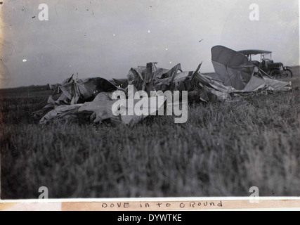 Bild aus dem AL-58 Jones Album mit einem Piloten von Eastern Airlines, Fred Alvin Jones. Jones war in den Anfängen der kommerziellen Luftfahrt eine einflussreiche Persönlichkeit und trug während seiner Amtszeit maßgeblich zum Wachstum der Eastern Airlines bei. Stockfoto
