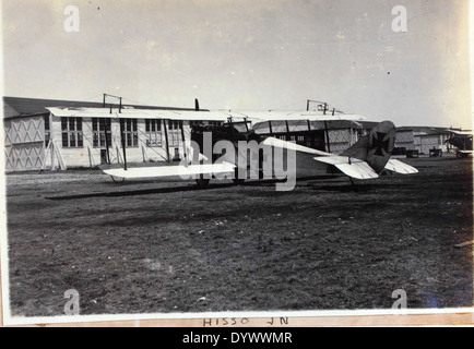 Dieses Bild vom AL-58 Jones Album zeigt Fred Alvin Jones, einen Piloten bei Eastern Airlines. Jones war bekannt für seine bedeutende Rolle bei der Entwicklung und dem Betrieb von frühen kommerziellen Luftverkehrsdiensten. Stockfoto
