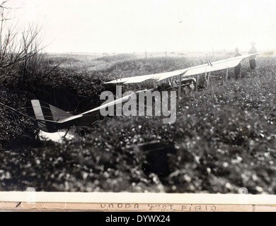 Dieses Bild aus der Fred Alvin Jones Kollektion zeigt ein Foto von Jones, einem bemerkenswerten Piloten von Eastern Airlines. Jones' Karriere trug maßgeblich zur Entwicklung der frühen kommerziellen Luftfahrt in den Vereinigten Staaten bei. Stockfoto
