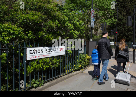 Straßenschild für Eaton Square in Belgravia. Reichtum und Wohlstand in West-London, UK. Stockfoto