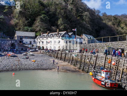 Fischerdorf Clovelly, North Devon im Frühjahr. Stockfoto