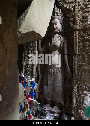 Sandstein Flachrelief Carvings der Apsara im Tempel Preah Khan, Siem Reap, Kambodscha Stockfoto