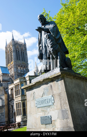 Tennyson Statue und die Kathedrale im Stadtzentrum von Lincoln, Lincolnshire England UK Stockfoto