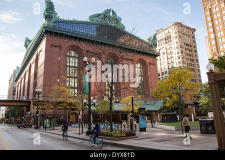 Harold Washington Library Center auf South State Street, Chicago, IL. Stockfoto