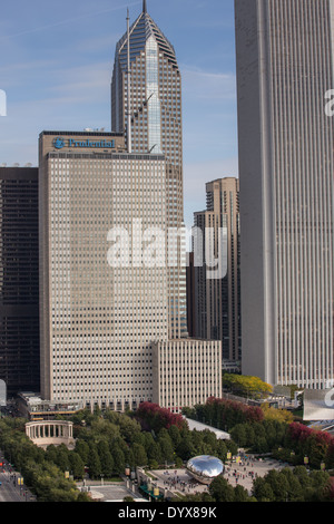 Luftbild von der Innenstadt von Skyline und Cloud Gate bei Millennium aus dem Cliff Dwellers Club in Chicago, Illinois USA Stockfoto