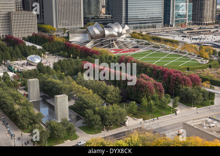 Luftaufnahme des Millennium Park aus dem Cliff Dwellers Club in Chicago, Illinois, USA Stockfoto