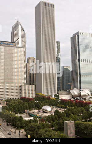 Luftbild von der vom Cliff Dwellers Club von Aon Center und Millennium Park in Chicago, Illinois, USA Stockfoto