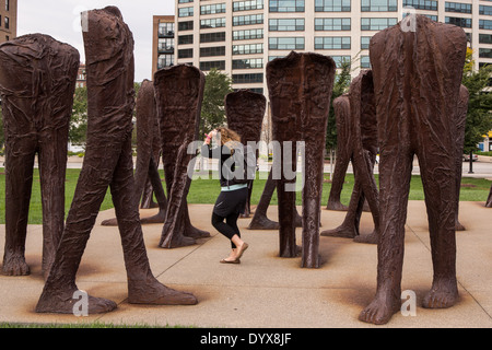 Agora eine Gruppe von 106 kopflos und armlosen Eisenskulpturen von polnischen Künstlerin Magdalena Abakanowicz im Grant Park Chicago, Illinois USA Stockfoto