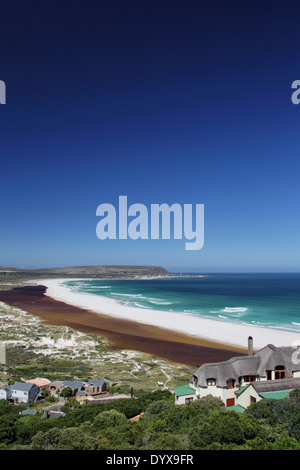 Blick auf Noordhoek Strand von Chapmans Peak Drive auf der Kap-Halbinsel in der Nähe von Cape Town, Südafrika. Stockfoto