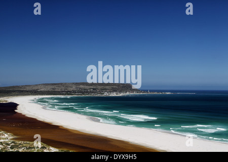 Blick auf Noordhoek Strand von Chapmans Peak Drive auf der Kap-Halbinsel in der Nähe von Cape Town, Südafrika. Stockfoto