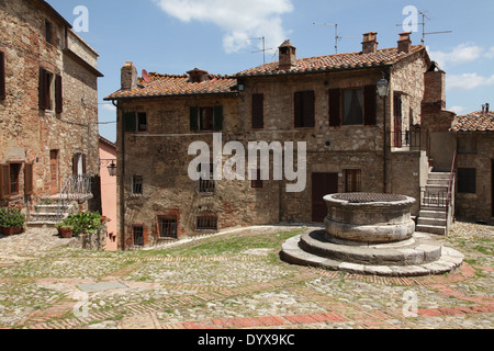 Alten Rathausplatz mit Brunnen, Castiglione d ' Orcia, Toskana, Italien Stockfoto