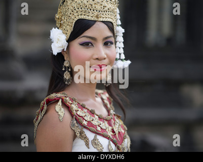 Khmer Tänzerin Apsara Kostüm am Tempel Angkor Wat, Siem Reap, Kambodscha Stockfoto
