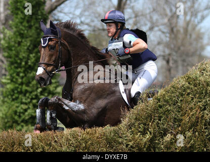 Lexington, KY, USA. 26. April 2014. 26. April 2014: Arthur und Allison Springer treten im Cross Country in der Rolex-drei-Tages-Veranstaltung in Lexington, KY im Kentucky Horse Park. Candice Chavez/ESW/CSM/Alamy Live-Nachrichten Stockfoto