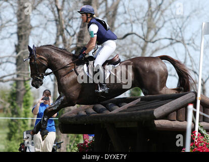 Lexington, KY, USA. 26. April 2014. 26. April 2014: Arthur und Allison Springer treten im Cross Country in der Rolex-drei-Tages-Veranstaltung in Lexington, KY im Kentucky Horse Park. Candice Chavez/ESW/CSM/Alamy Live-Nachrichten Stockfoto