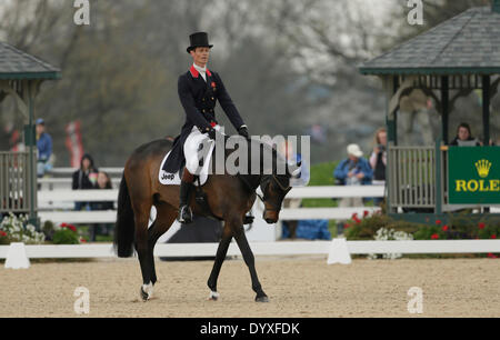 Lexington, Ky, USA. 25. April 2014. Bucht mein Held mit William Fox-Pitt, traten am zweiten Tag der Dressur während der 2014 Rolex Kentucky dreitägige Veranstaltung im Kentucky Horse Park in Lexington, Kentucky, am 25. April 2014. Arthur mit Allison Springer haben an der Spitze nach der Dressur-Veranstaltung. Foto von Pablo Alcala | Personal Credit: Lexington Herald-Leader/ZUMAPRESS.com/Alamy Live-Nachrichten Stockfoto