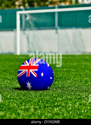 Fußball mit Australien Flagge auf dem Rasen im Stadion Stockfoto