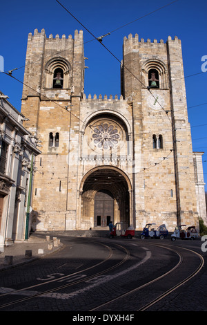 Die Kathedrale von Lissabon (Portugiesisch: Santa Maria Maior de Lisboa oder Se de Lisboa) im Stadtteil Alfama, Portugal. Stockfoto