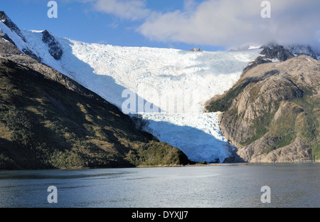 Gletscher-Italia (Italien). Die nordwestliche Arm des Beagle-Kanals führt durch die so genannte Gletscher-Gasse Stockfoto