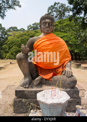 Statue von Buddha durch die Terrasse des Lepra-Königs innerhalb von Angkor Thom, Siem Reap, Kambodscha Stockfoto