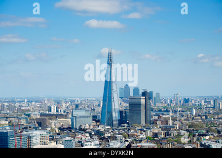 Blick auf The Shard neue Wolkenkratzer und die Skyline von London Vereinigtes Königreich