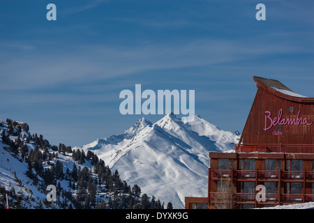 Teil des Mont Blanc Massivs von Arc 2000 betrachtet. Stockfoto