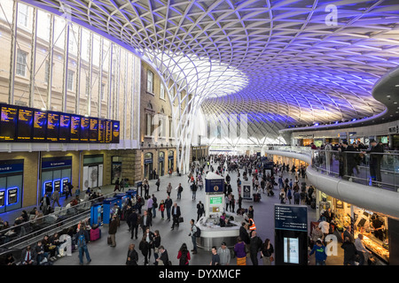 Moderne Architektur des westlichen Bahnhofshalle am Kings Cross Bahnhof in London Vereinigtes Königreich