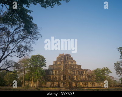 Prasat Thom das wichtigste Denkmal von Koh Ker 127 NE von Siem Reap, Kambodscha Stockfoto