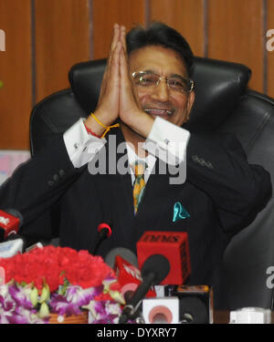 Neu-Delhi, Indien. 27. April 2014. Neu ernannte Chief Justice of India r.m. Lodha Gesten während einer Pressekonferenz nach seiner Vereidigung in Neu-Delhi, Indien, 27. April 2014. Indischer Präsident Pranab Mukherjee wurde Gerechtigkeit Lodha ins Amt vereidigt. Es gelang ihm Oberrichter P. Sathasivam, die demitted Amt am Ende seiner Amtszeit Samstag. © Partha Sarkar/Xinhua/Alamy Live-Nachrichten Stockfoto