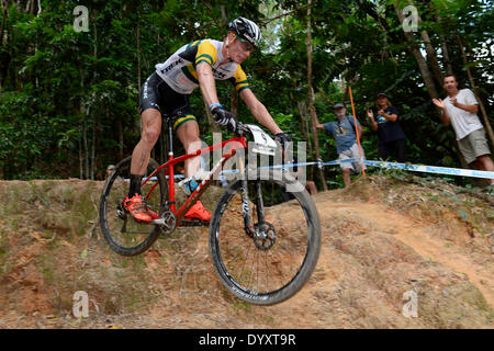 Cairns, Australien. 27. April 2014. Vierter Platz Trek Factory Racing Fahrer Daniel McConnell von Australien während der Mens Elite Cross Country Rennen bei der UCI Mountain Bike World Cup in Smithfield Regenwald und Cairns. Bildnachweis: Aktion Plus Sport/Alamy Live-Nachrichten Stockfoto