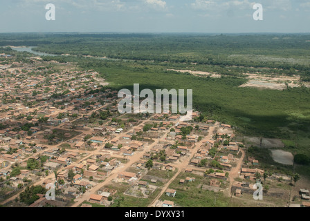 Maraba, Bundesstaat Para, Brasilien. Luftaufnahme des lokalen Häusern und Tocatins Fluss. Stockfoto