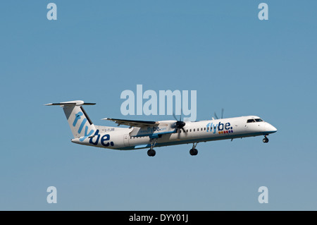 Flybe DHC-8-402 F-LBB Dash 8 Ankunft am Flughafen von Dyce Aberdeen. SCO 9071. Stockfoto