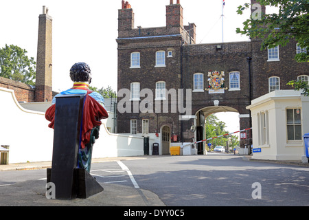 Haupttor in The Historic Dockyard, Chatham, Kent ME4 4TE, England Stockfoto