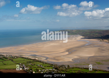 Red Wharf Bay Luftaufnahme der Strand Sand bei Ebbe Anglesey North Wales UK Stockfoto