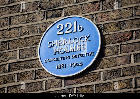 Sherlock Holmes blaue Plakette über Museum 221 b Baker Street Marylebone London England UK Stockfoto