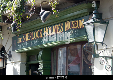 Sherlock Holmes Museum Zeichen und äußere Baker Street Marylebone London England UK Stockfoto